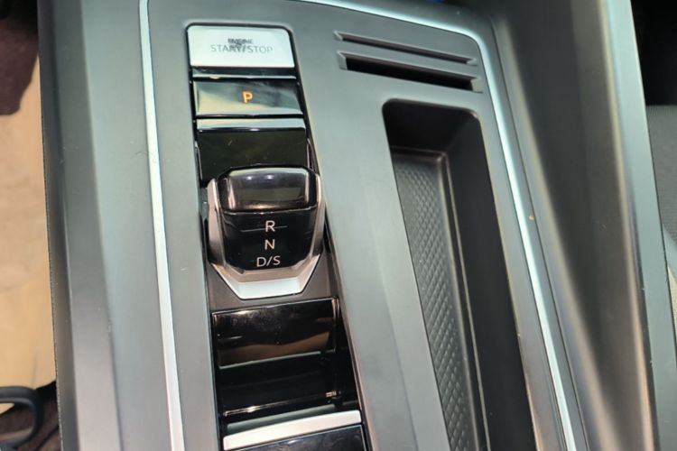 Volkswagen Golf 2021 car image #14
