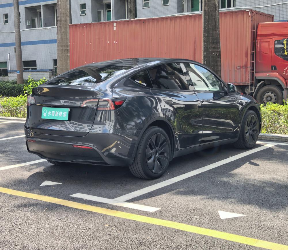 Tesla Model Y 2024 #6 Tesla Model Y 2024 car image #6