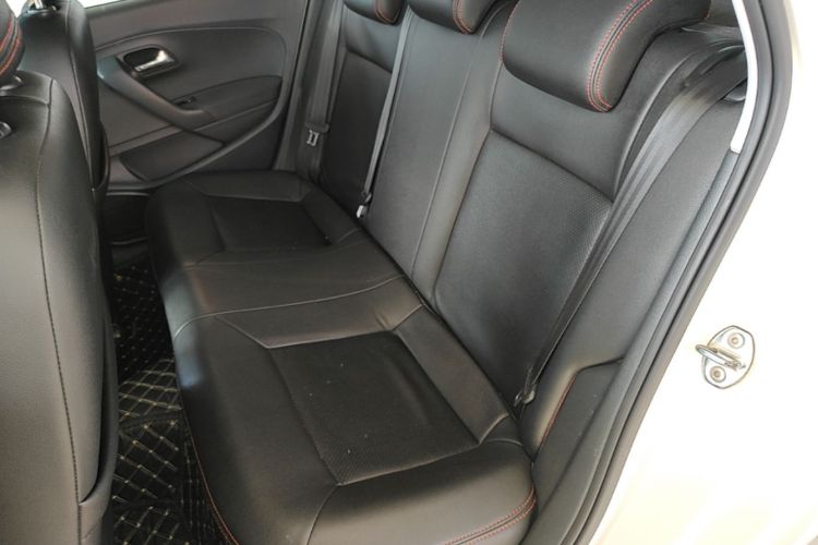 Volkswagen Polo 2016 car image #17