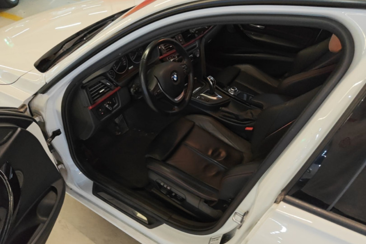 BMW 3 Series 2015 car image #16