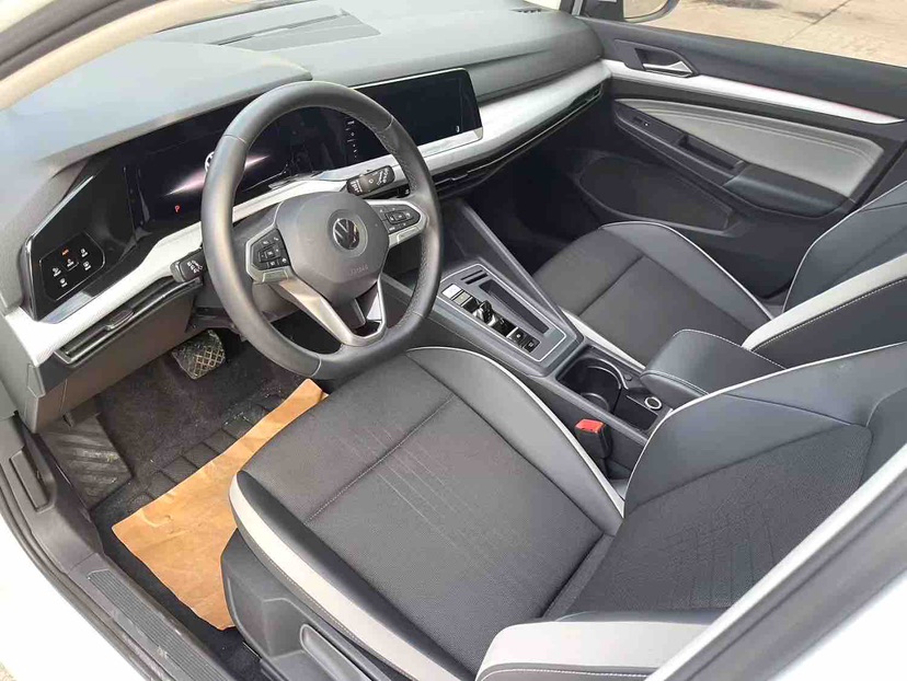 Volkswagen Golf 2022 car image #4