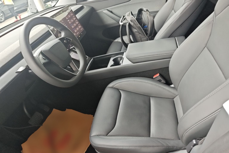 Tesla Model Y 2025 #15 Tesla Model Y 2025 car image #15