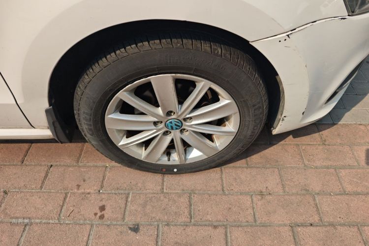Volkswagen Polo 2016 car image #9