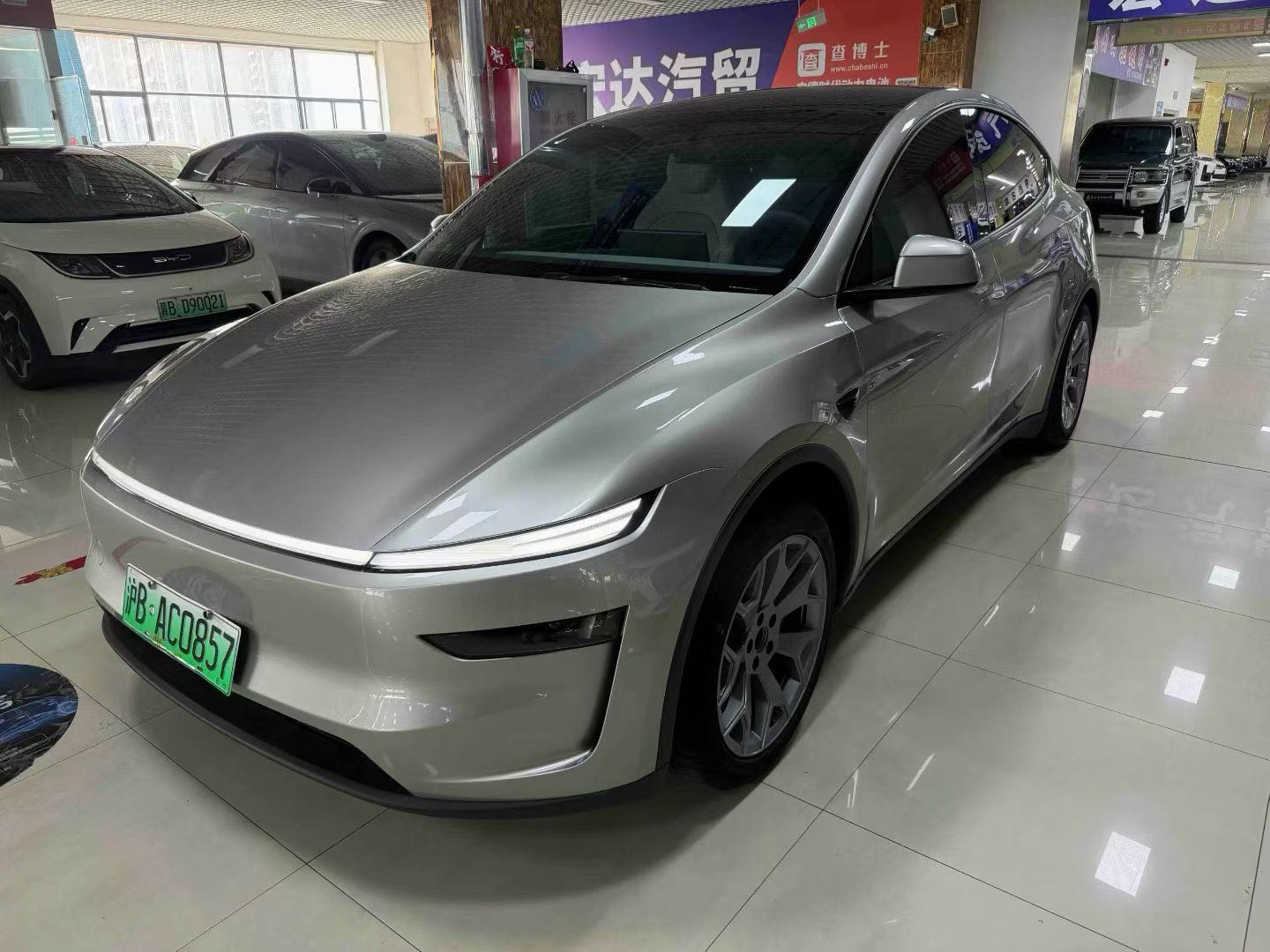 Tesla Model Y L 2025 Tesla Model Y L 2025 car image