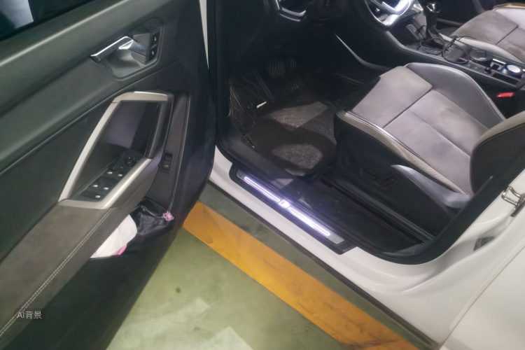 Audi Q3 2021 car image #18