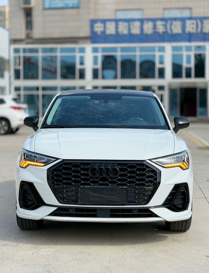 Audi Q3 2023 car image #2