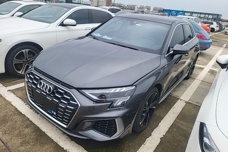Audi A3 2024 immagine di auto #2