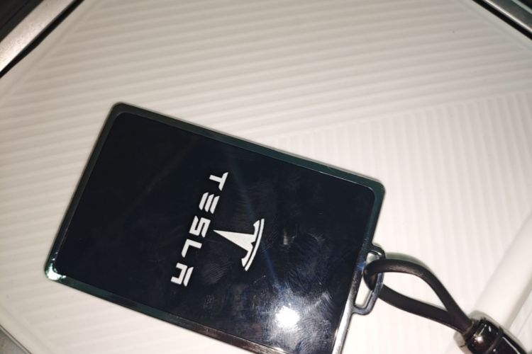 Tesla Model Y 2023 car image #9