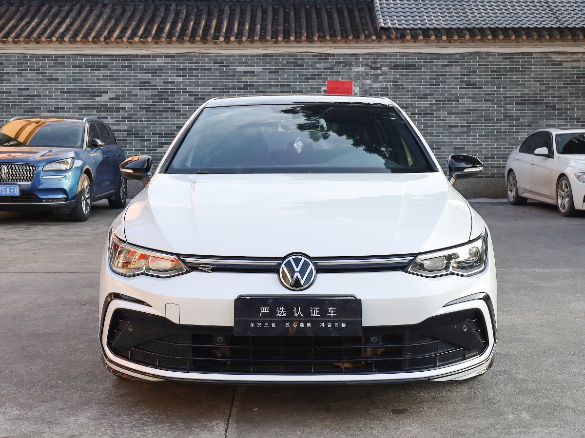Volkswagen Golf 2023 car image #3