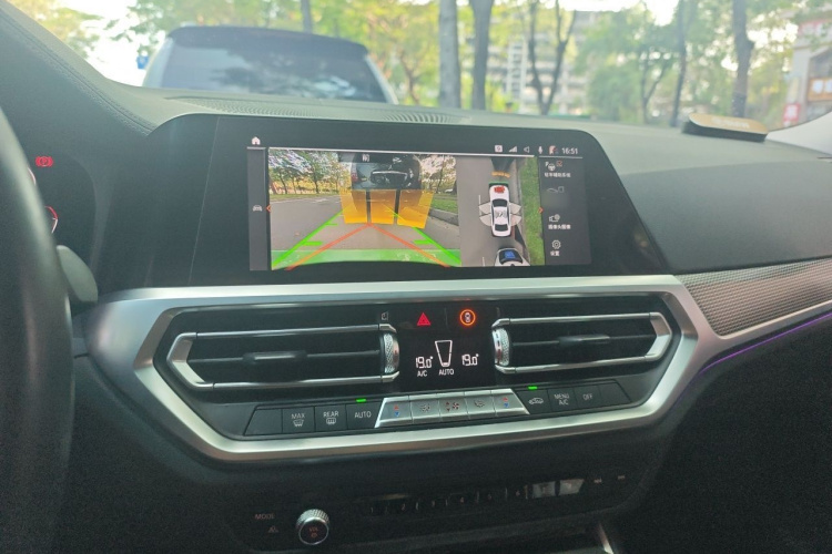 BMW 3 Series 2019 #26 BMW 3 Series 2019 car image #26