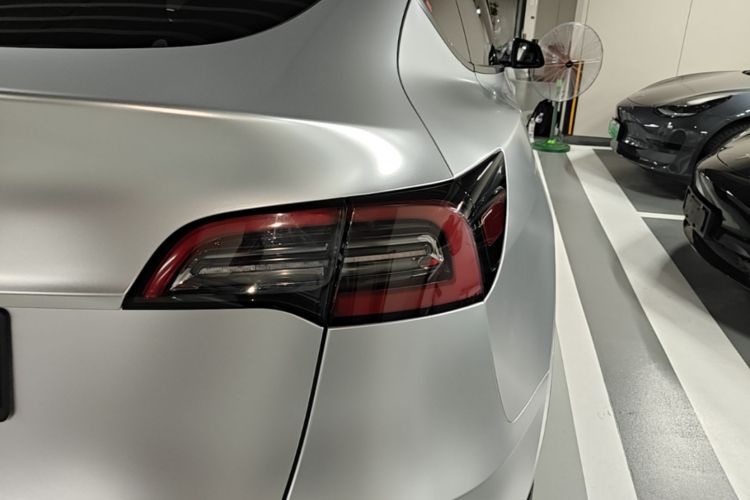 Tesla Model Y 2022 car image #8