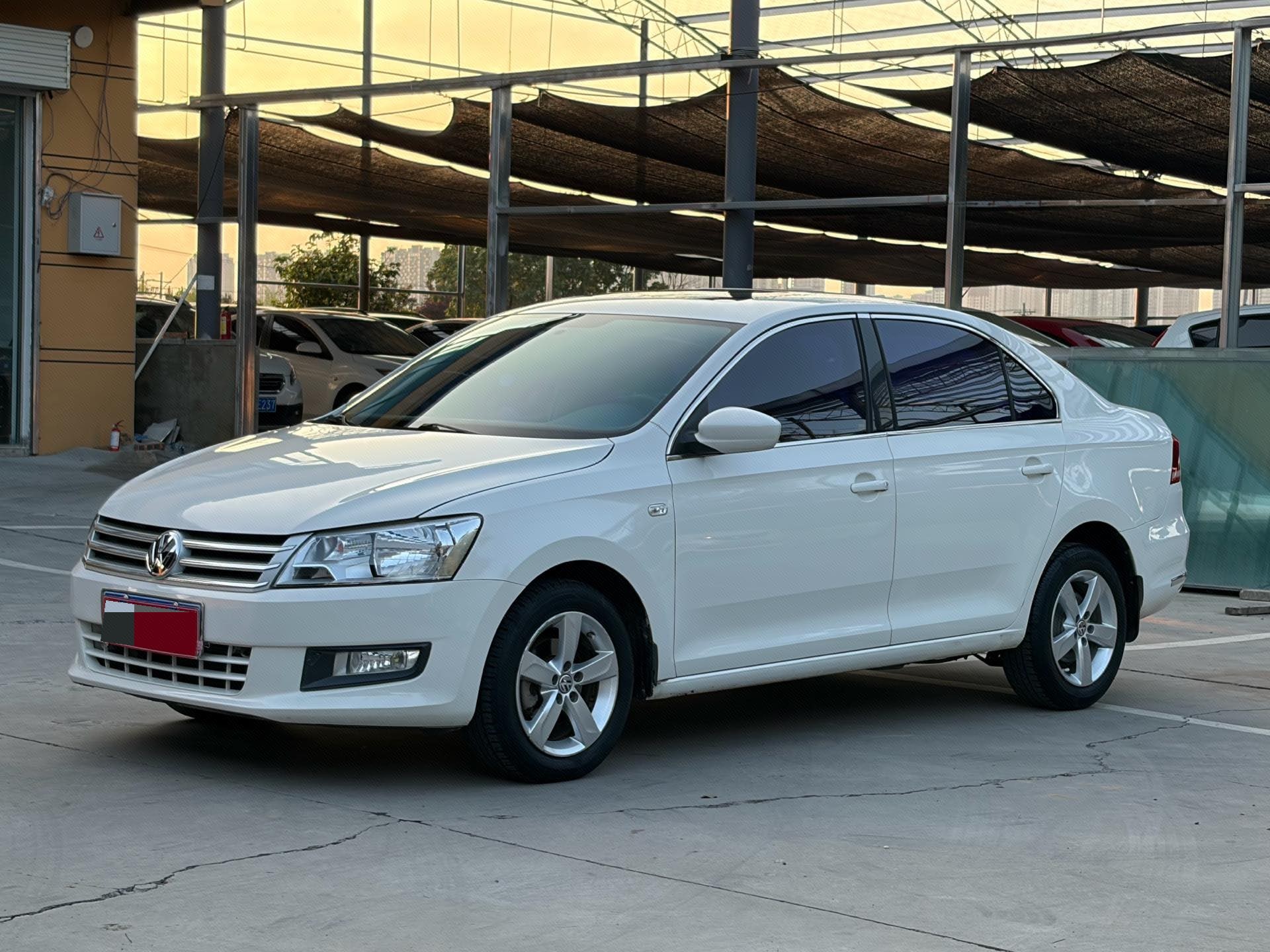 Volkswagen Santana 2013 car image 