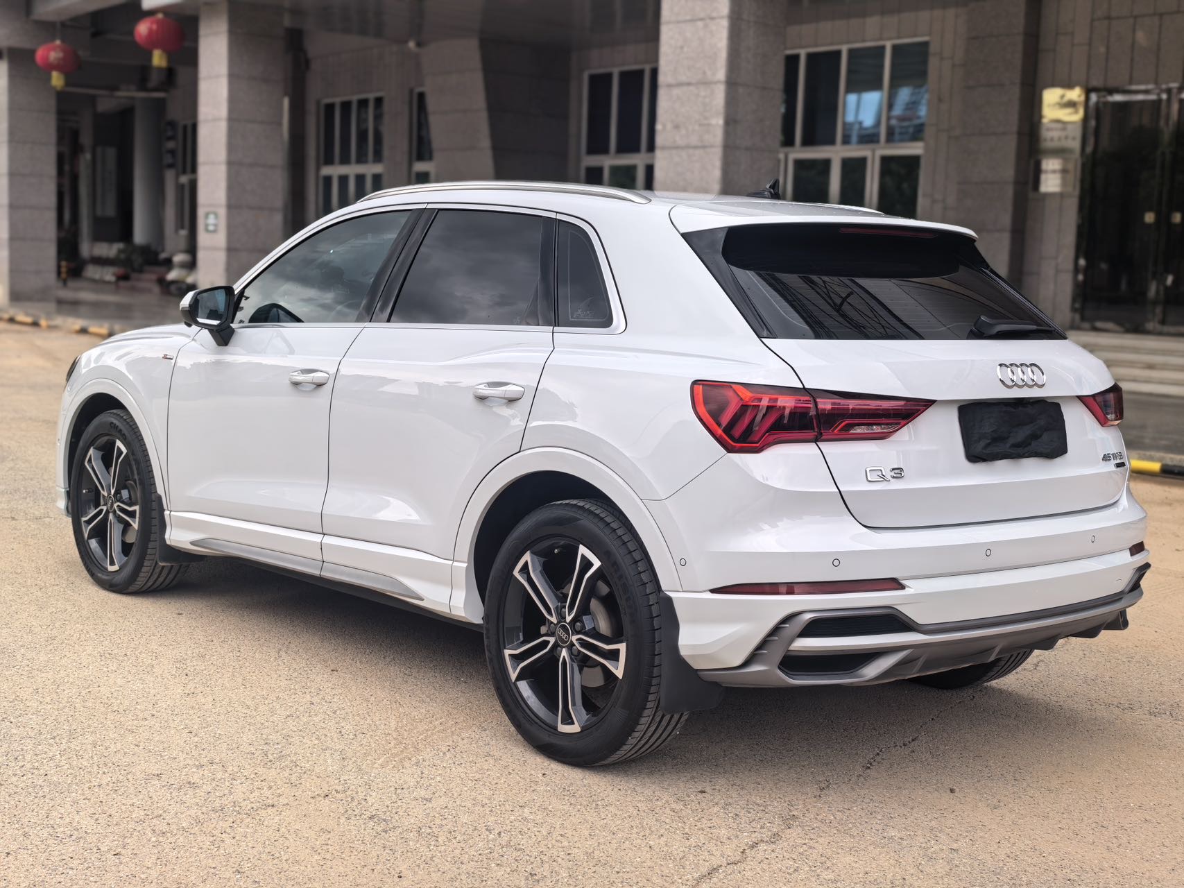 Audi Q3 2022 car image #5