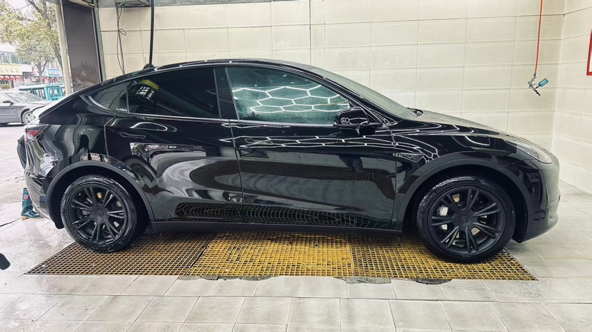 Tesla Model Y 2023 car image #3