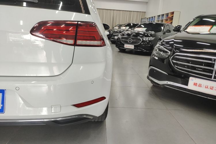 Volkswagen Golf 2018 car image #8