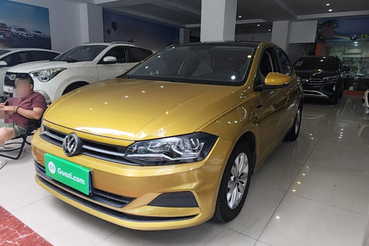 Volkswagen Polo 2019 car image #2