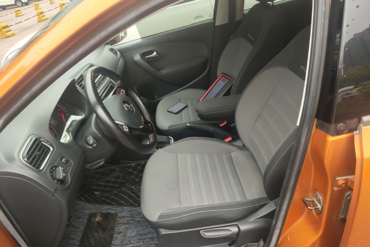 Volkswagen Polo 2019 car image #15