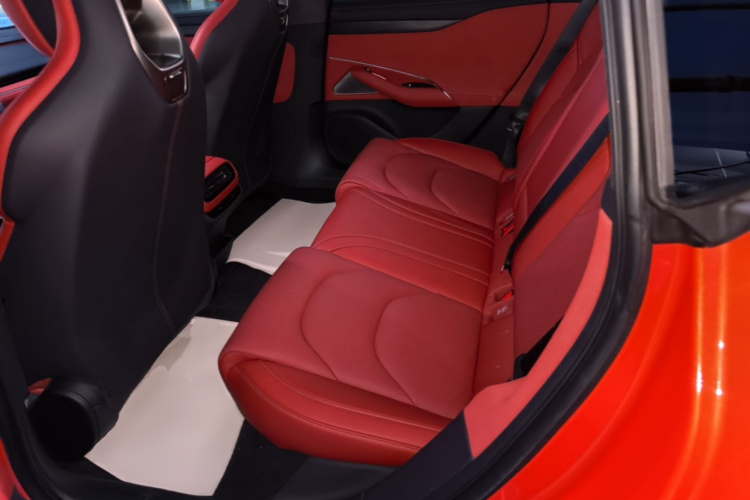 MI SU7 2024 car image #17