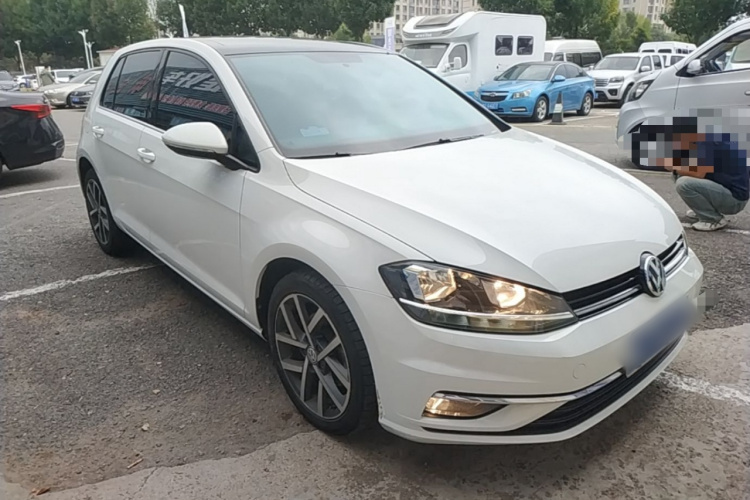 Volkswagen Golf 2020 car image #4