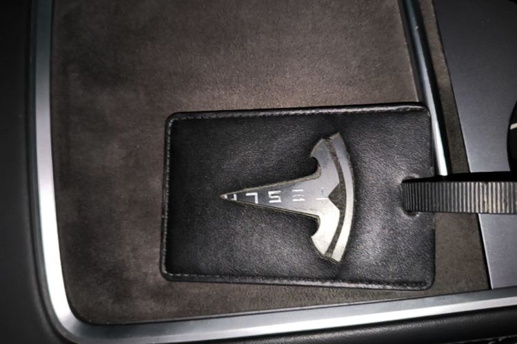 Tesla Model Y 2023 car image #14