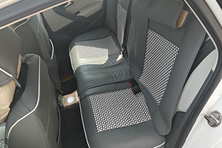Volkswagen Polo 2016 car image #17
