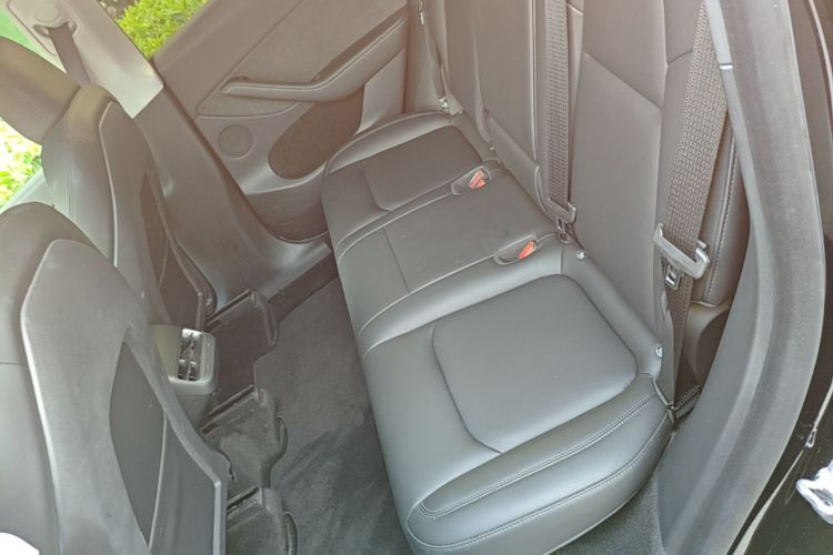 Tesla Model Y 2022 #17 Tesla Model Y 2022 car image #17