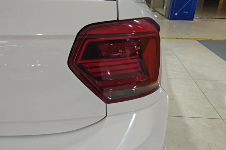 Volkswagen Polo 2022 car image #8