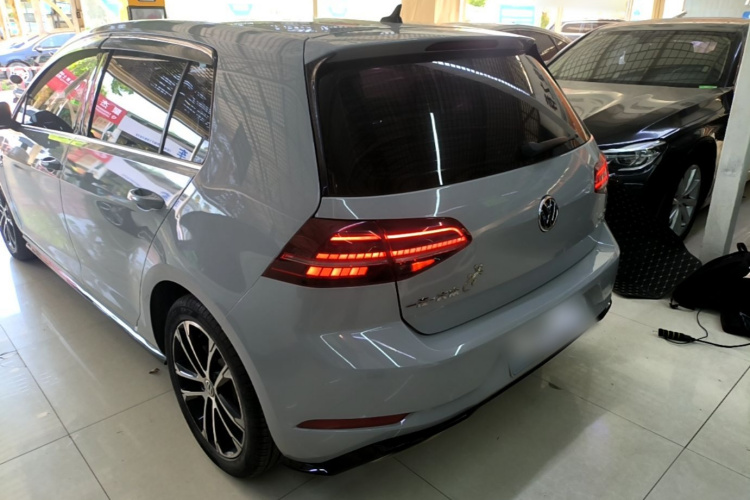 Volkswagen Golf 2020 car image #7