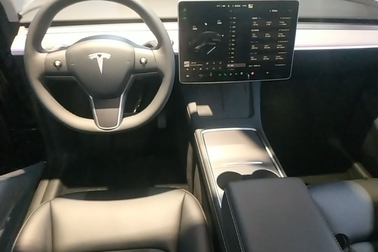 Tesla Model Y 2024 #10 Tesla Model Y 2024 car image #10