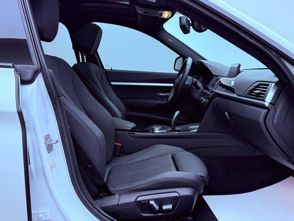 BMW 3 Series GT 2019 car image #30