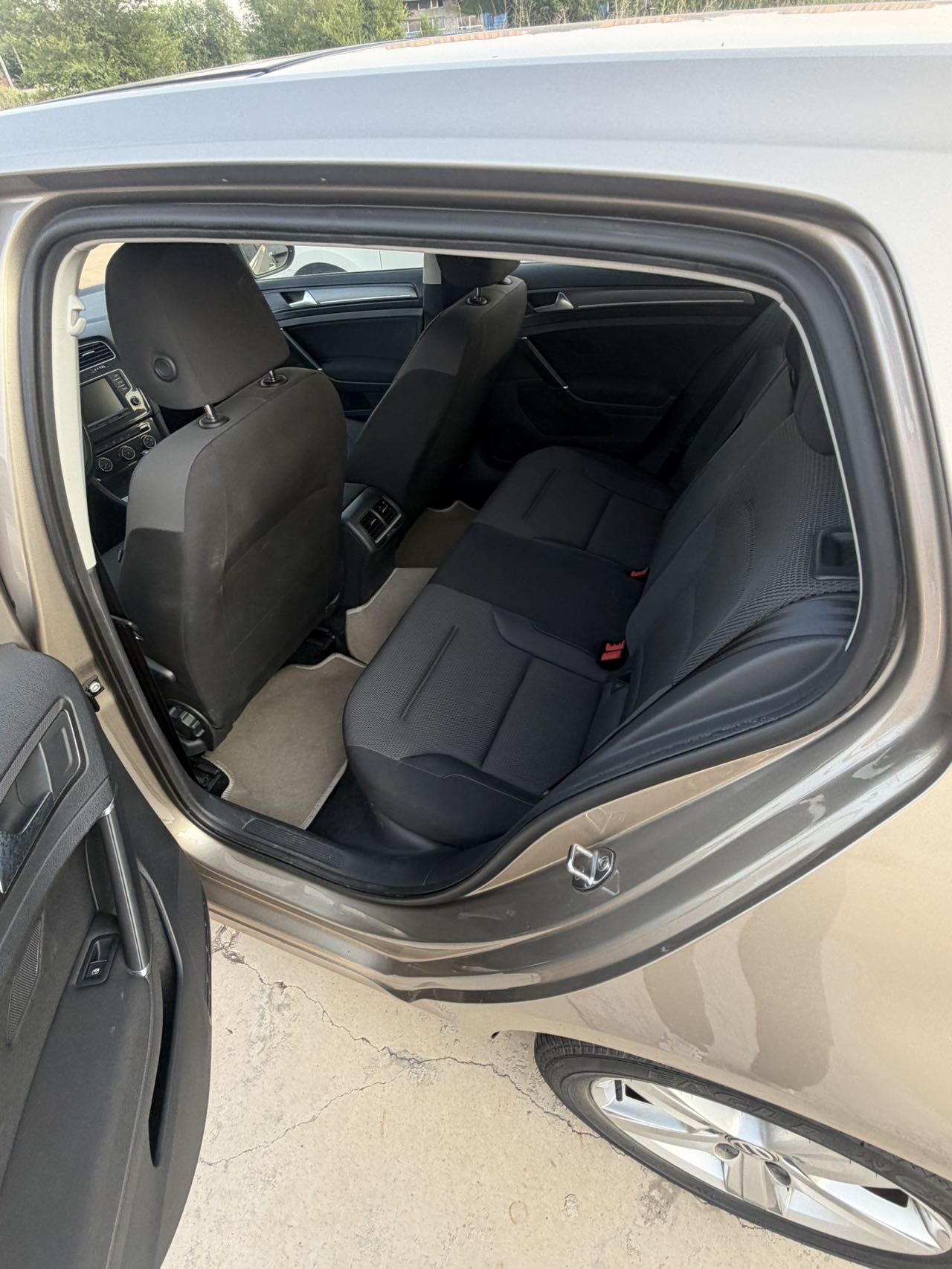 Volkswagen Golf 2017 car image #6