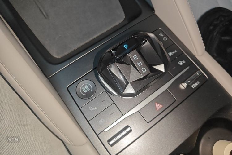 BYD YuanUP 2024 #16 BYD YuanUP 2024 car image #16