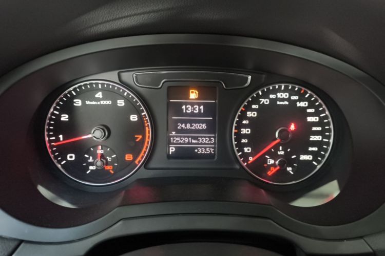 Audi Q3 2016 car image #12
