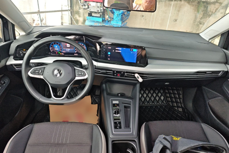 Volkswagen Golf 2022 car image #10