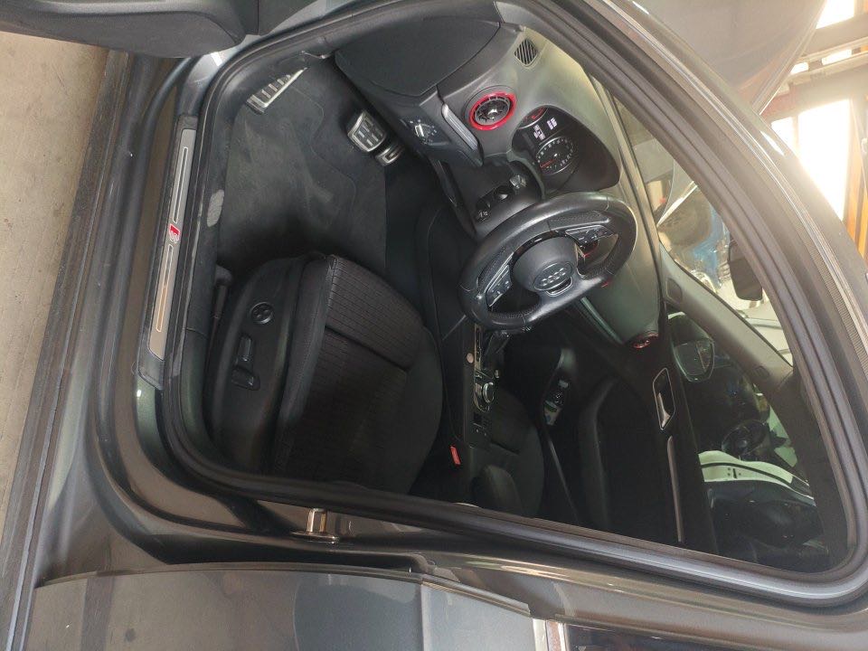 2019 car image #4