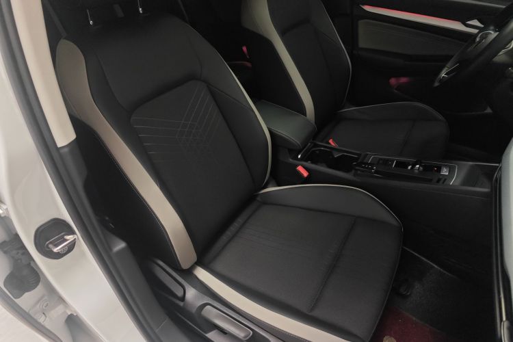 Volkswagen Golf 2024 صورة سيارة #24