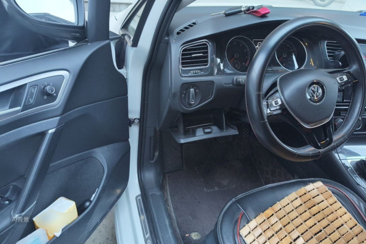 Volkswagen Golf 2019 car image #18