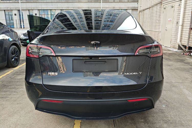 Tesla Model Y 2024 car image #4