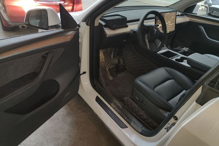 Tesla Model Y 2022 #16 Tesla Model Y 2022 car image #16