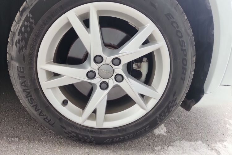 Audi Q3 2019 car image #9