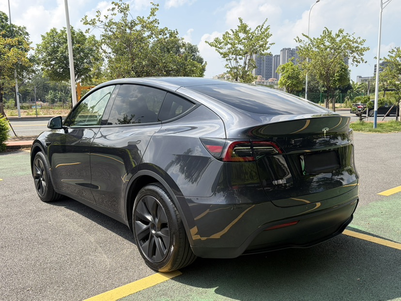 Tesla Model Y 2024 #4 Tesla Model Y 2024 car image #4