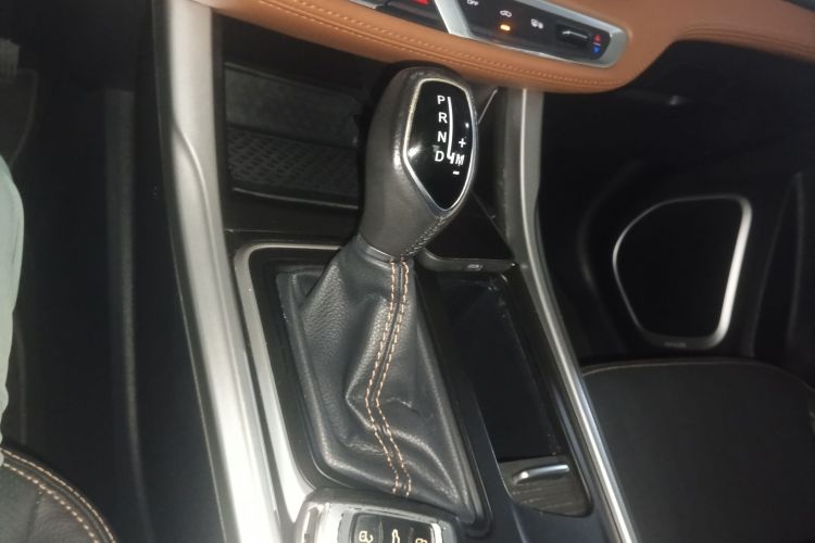 GEELY Vision X6 2019 immagine di auto #14