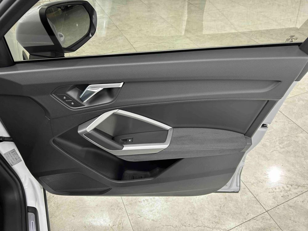 Audi Q3 2022 صورة سيارة #17