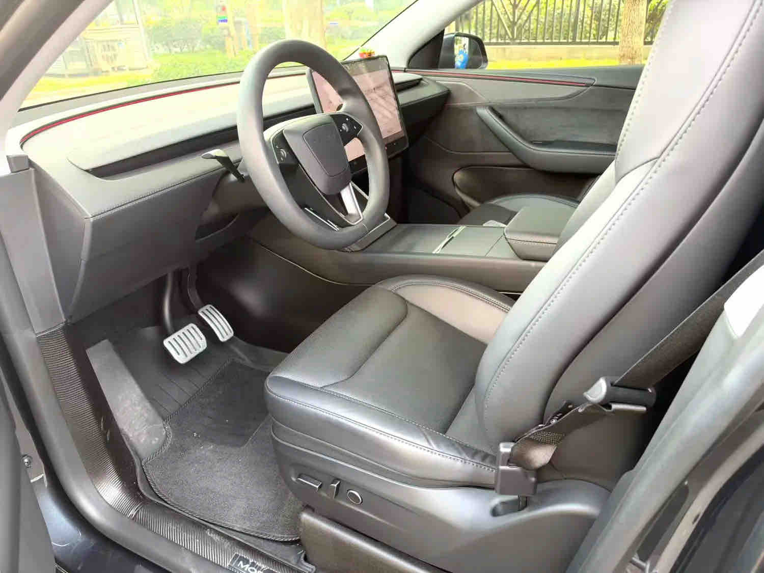Tesla Model Y 2025 immagine di auto #2