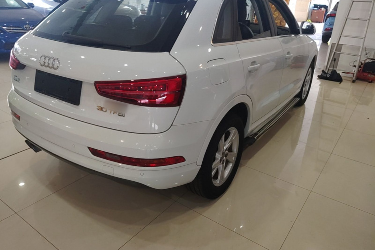 Audi Q3 2017 car image #8