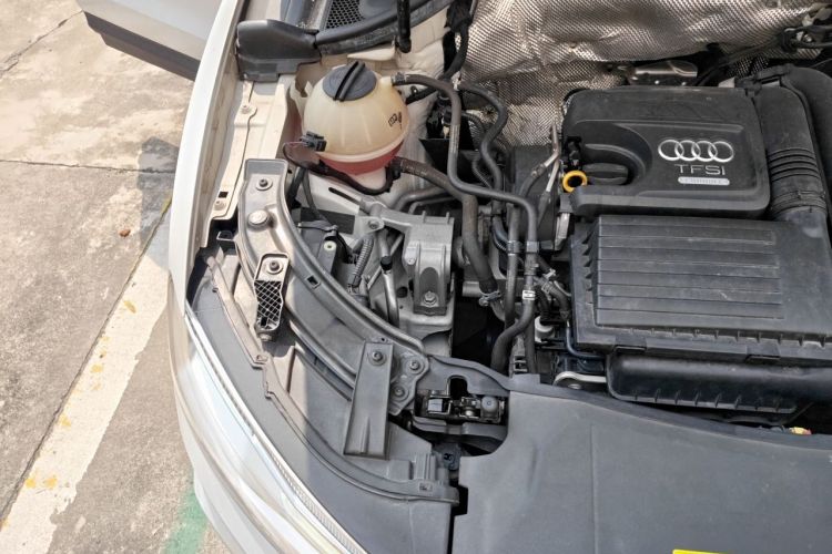 Audi Q3 2018 immagine di auto #22