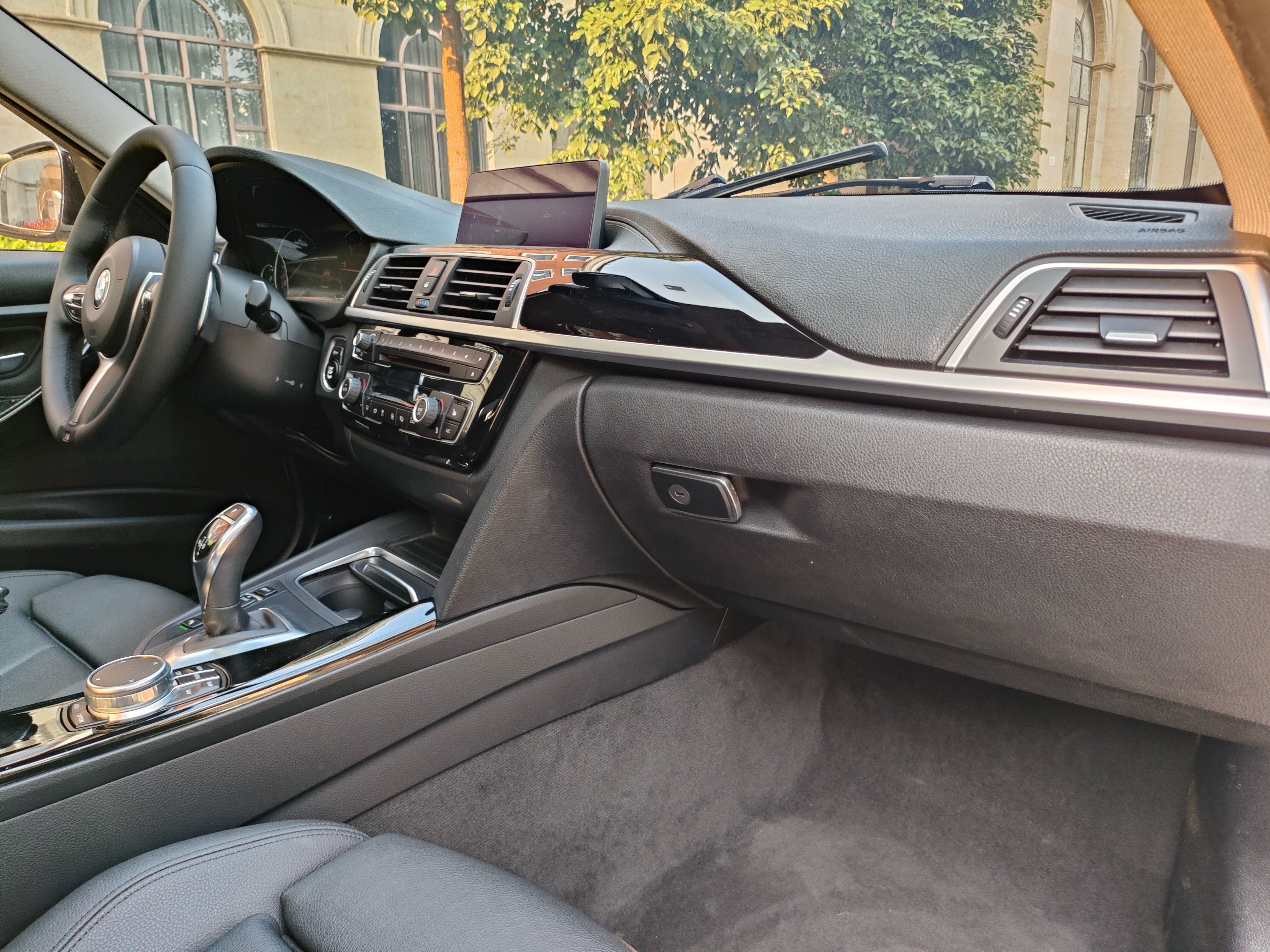 BMW 3 Series 2018 #8 BMW 3 Series 2018 car image #8