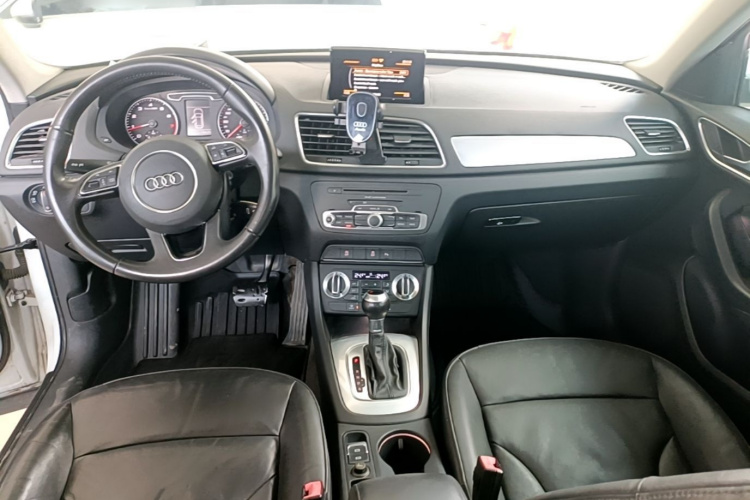 Audi Q3 2016 car image #11