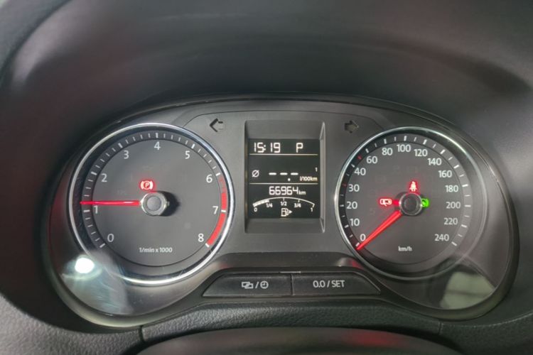Volkswagen Polo 2015 car image #12