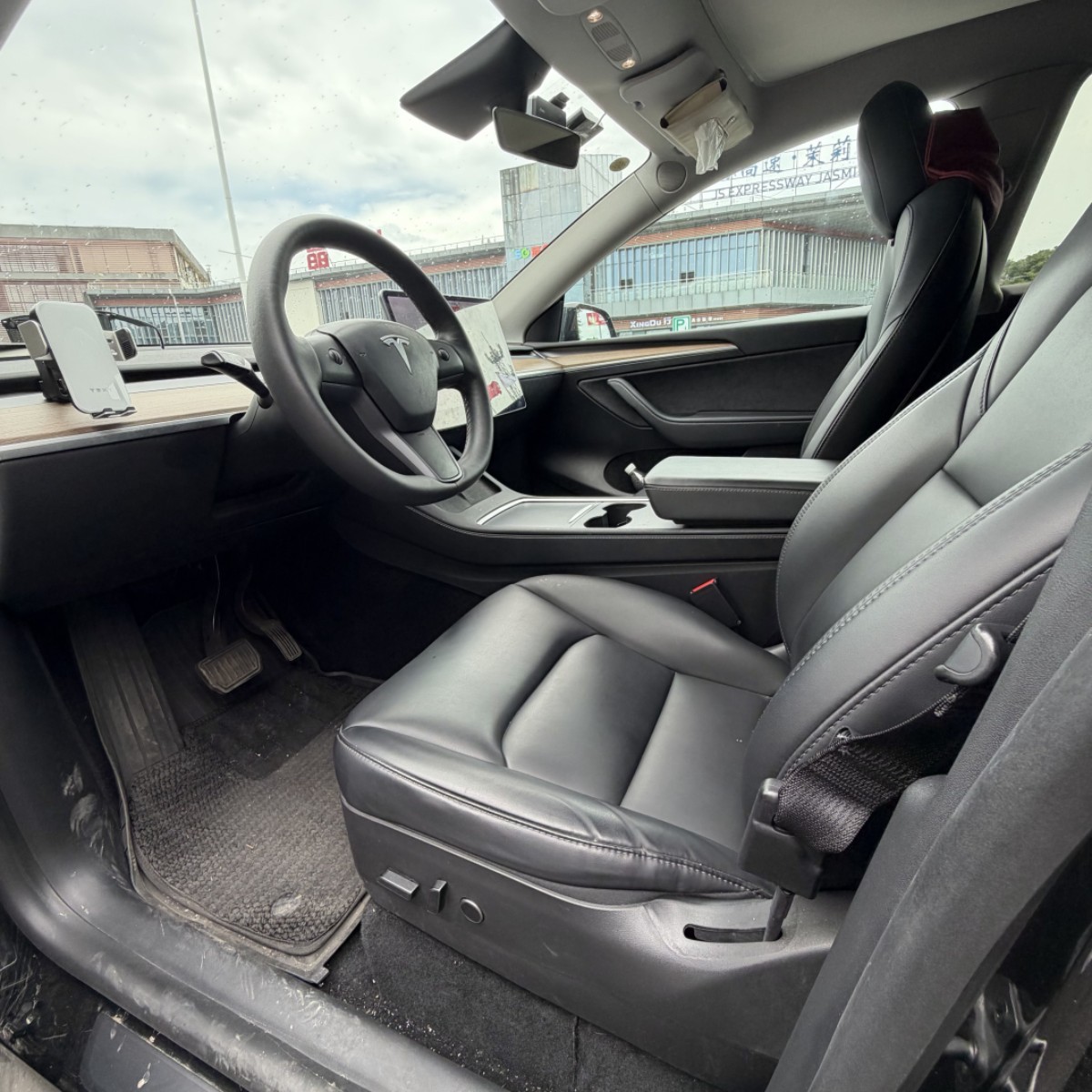 Tesla Model Y 2021 #7 Tesla Model Y 2021 car image #7